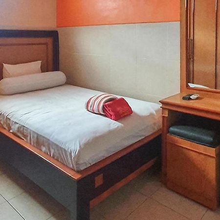 Homestay Gayatri Sawojajar Near Univ Negeri Malang Kampus 2 Mitra Reddoorz Exterior foto