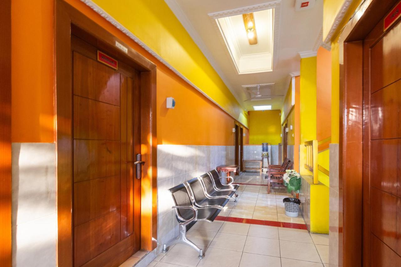 Homestay Gayatri Sawojajar Near Univ Negeri Malang Kampus 2 Mitra Reddoorz Exterior foto
